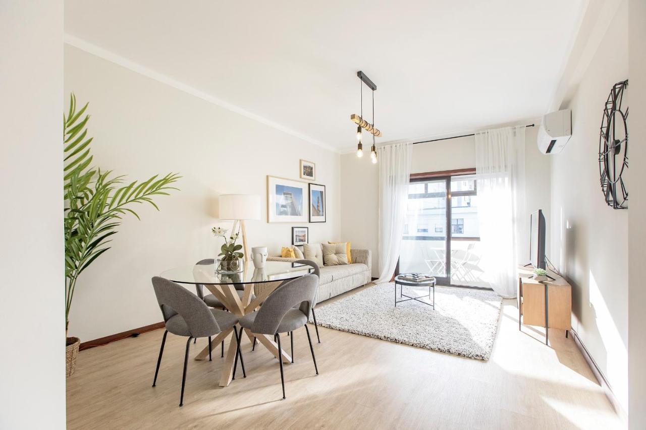 2Br Flat In Bonfim W/ Ac & Balcony By Lovelystay OOporto Esterno foto
