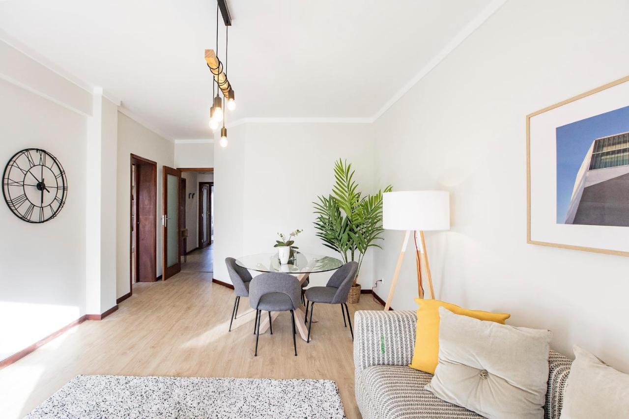 2Br Flat In Bonfim W/ Ac & Balcony By Lovelystay OOporto Esterno foto
