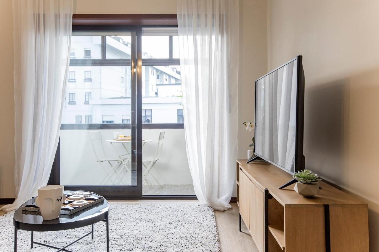 2Br Flat In Bonfim W/ Ac & Balcony By Lovelystay OOporto Esterno foto